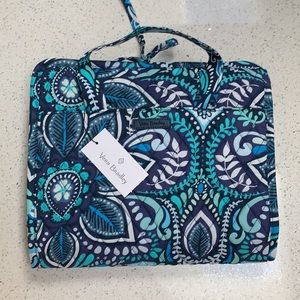 NWT Vera Bradley hanging organizer. Pattern: Blue Island Medallion
